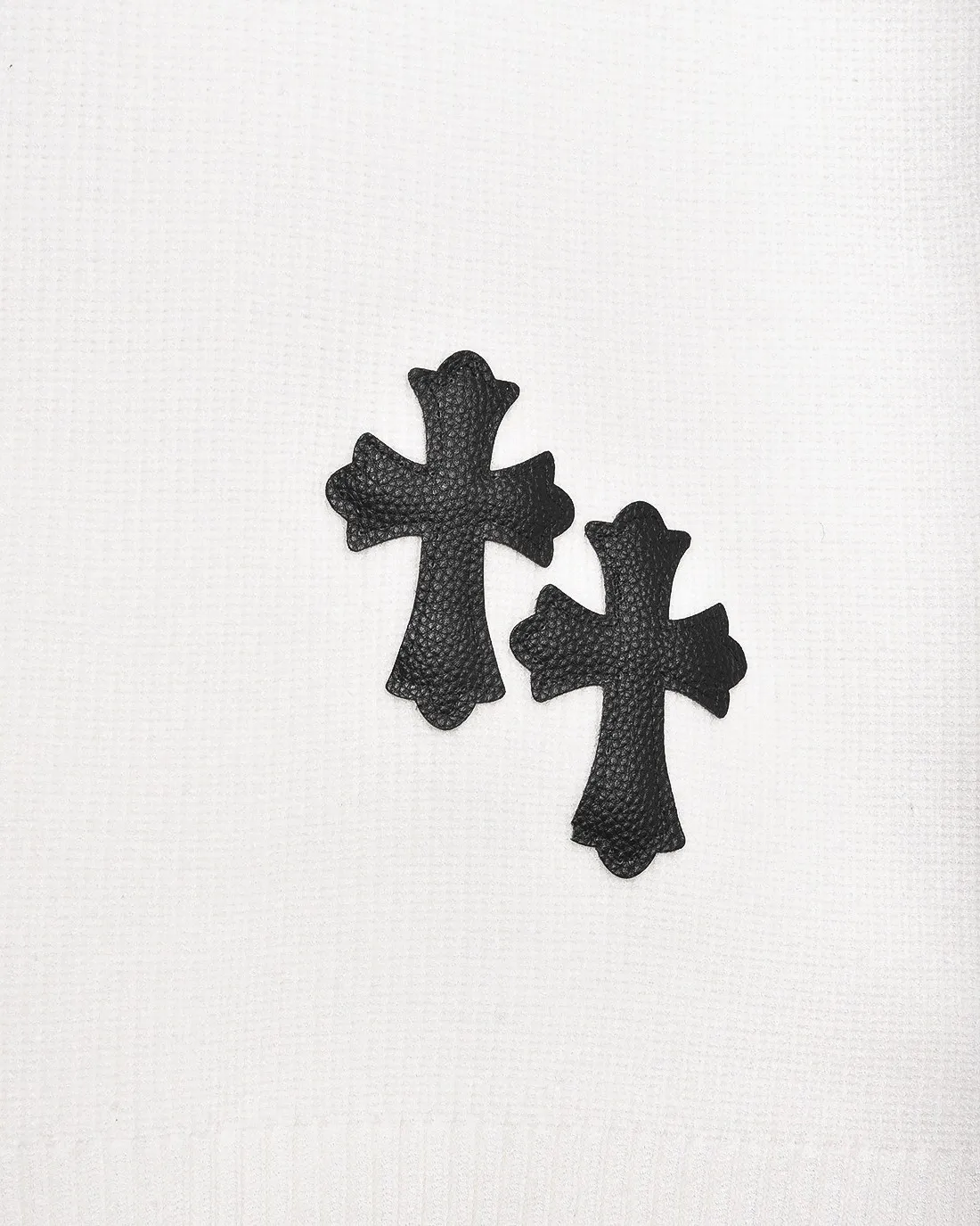 P270 Chrome Hearts/Cro Heart OS Loose Fit 2025fw Autumn and Winter New Style Classic Customized Leather Cross 🪡logo Round Neck Long Sleeve Off Shoulder Sweater Wool Sweater Imported Wool Blended Fabric Exquisitely Upgraded, Inspired by the 1980s Retro Original Fabric Official Same Style Round Neck Long Sleeve Suit Customized Mesh Sweater Thick Knitted Fabric Feels Very Comfortable Latest Brick Cabinet Synchronization for Spring and Summer Fashionable and Individual Super Versatile and Good-looking Style Very Suitable for Men and Women A must-have for everyone, hang tag, collar label, washed wheat, three labels complete. Color: black. white. Size: M-3XL
